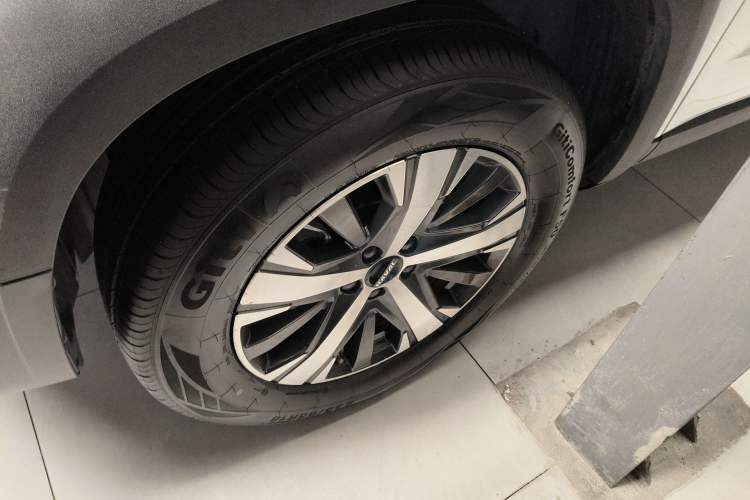 Used Haval DARGO 2021 1.5T DCT Two-Wheel Drive Labrador Edition Left Front Wheel Hub