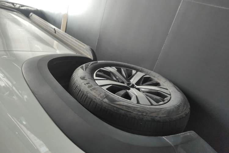Used Haval DARGO 2021 1.5T DCT Two-Wheel Drive Labrador Edition Left Front Wheel Hub