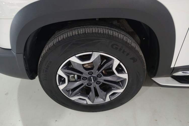 Used Haval DARGO 2021 2.0T DCT 4x4 Chinese Rural Dog Edition Left Front Wheel Hub
