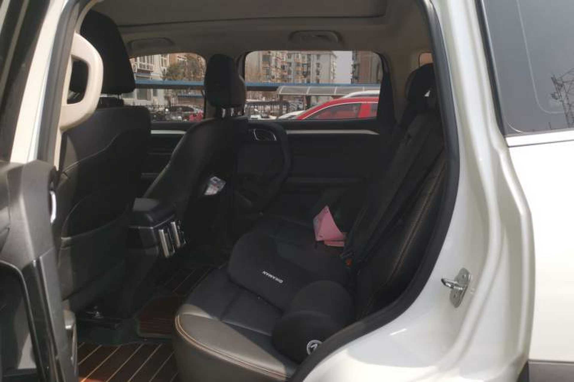 Used Haval DARGO 2021 2.0T DCT Two-Wheel Drive Chinese Mastiff Edition Left Rear Seat
