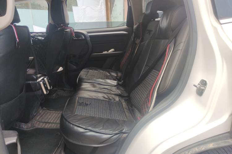 Used Haval DARGO 2021 1.5T DCT Two-Wheel Drive "Mǎquǎn" Edition Left Rear Seat