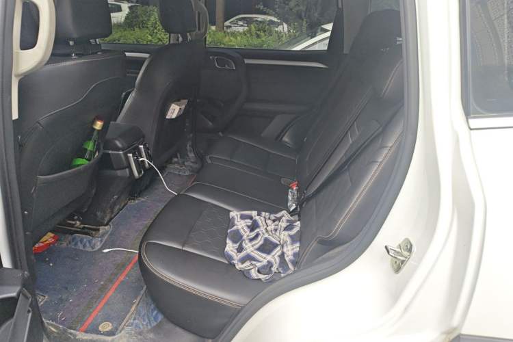 Used Haval DARGO 2021 1.5T DCT Two-Wheel Drive "Mǎquǎn" Edition Left Rear Seat