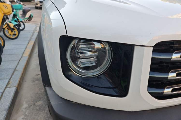 Used Haval DARGO 2021 1.5T DCT Two-Wheel Drive "Mǎquǎn" Edition Right Front Headlight