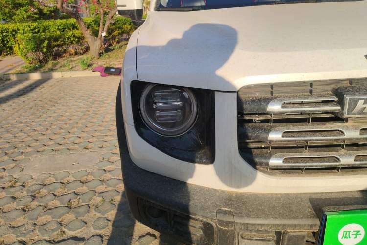 Used Haval DARGO 2021 1.5T DCT Two-Wheel Drive Husky Edition Right Front Headlight
