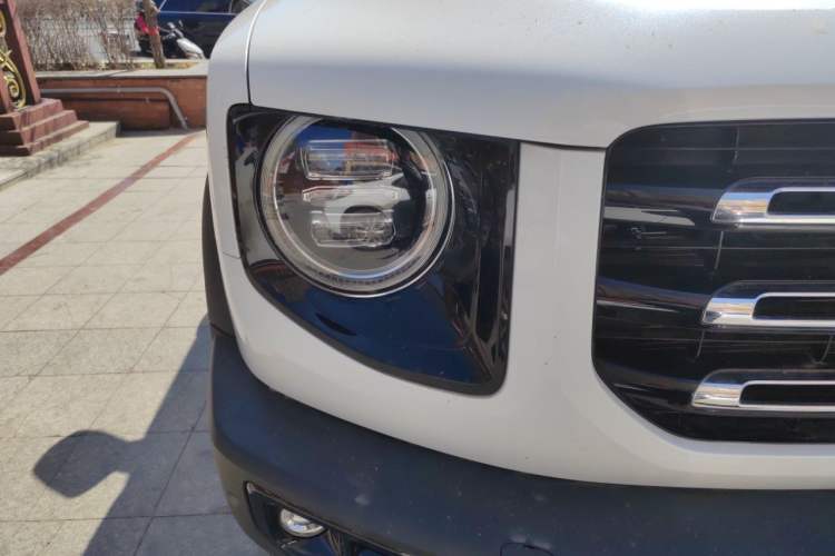 Used Haval DARGO 2021 2.0T DCT Two-Wheel Drive Chinese Mastiff Edition Right Front Headlight