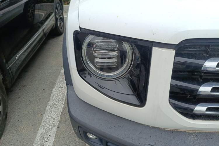 Used Haval DARGO 2021 1.5T DCT Two-Wheel Drive Border Collie Edition Right Front Headlight