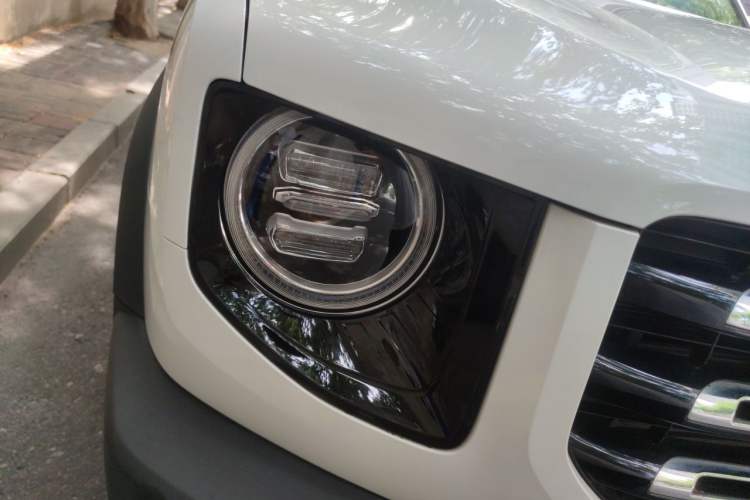 Used Haval DARGO 2021 1.5T DCT Two-Wheel Drive "Mǎquǎn" Edition Right Front Headlight