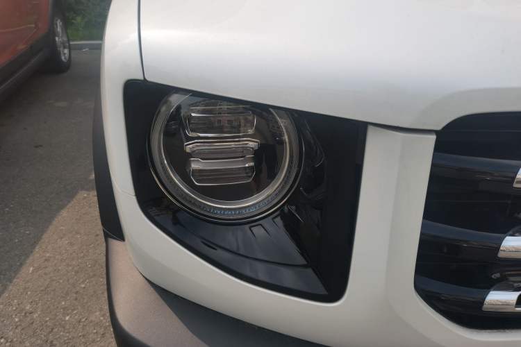 Used Haval DARGO 2021 1.5T DCT Two-Wheel Drive Border Collie Edition Right Front Headlight