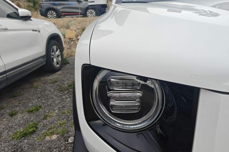 Used Haval DARGO 2021 2.0T DCT All-Wheel-Drive "Hao Tian Quan" Edition Right Front Headlight