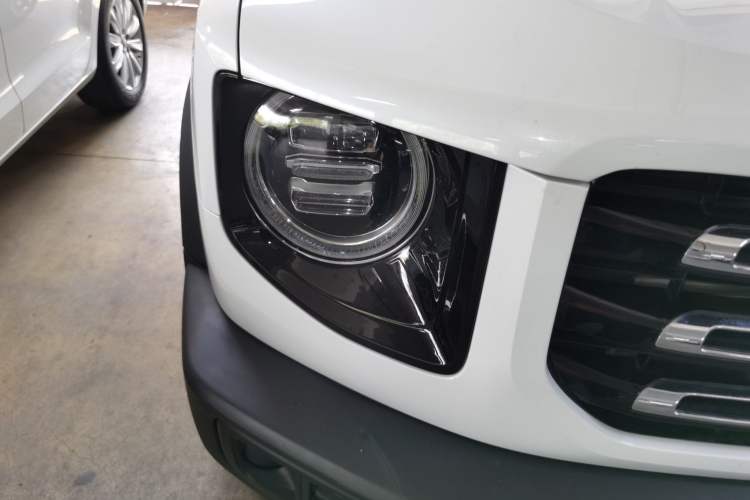 Used Haval DARGO 2021 1.5T DCT Two-Wheel Drive Husky Edition Right Front Headlight