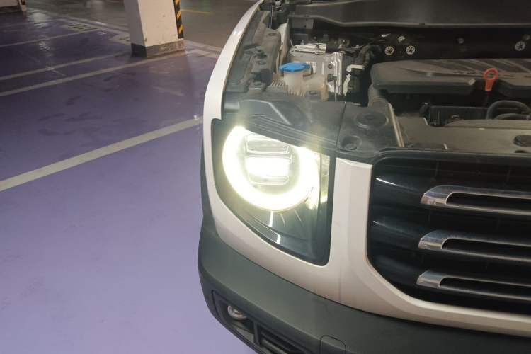 Used Haval DARGO 2021 1.5T DCT Two-Wheel Drive Border Collie Edition Right Front Headlight