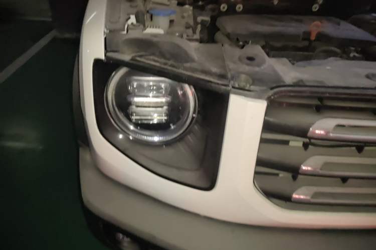 Used Haval DARGO 2021 1.5T DCT Two-Wheel Drive Labrador Edition Right Front Headlight