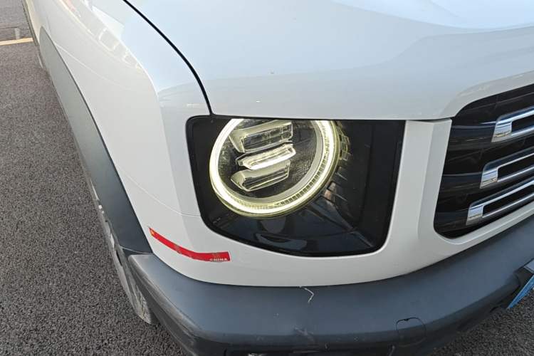 Used Haval DARGO 2021 1.5T DCT Two-Wheel Drive Labrador Edition Right Front Headlight