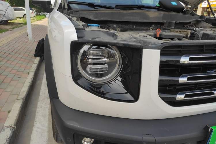 Used Haval DARGO 2021 Revised Version 1.5T DCT Two-Wheel Drive "Mǎquǎn" Edition Right Front Headlight