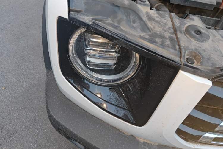 Used Haval DARGO 2021 1.5T DCT Two-Wheel Drive Labrador Edition Right Front Headlight
