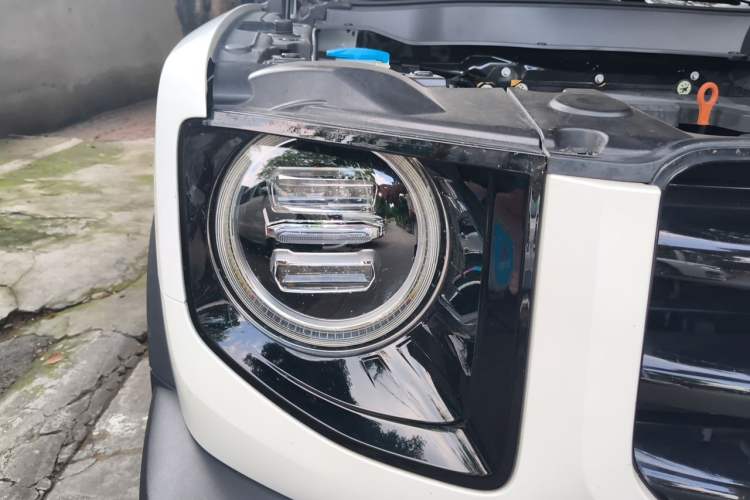 Used Haval DARGO 2021 1.5T DCT Two-Wheel Drive "Mǎquǎn" Edition Right Front Headlight