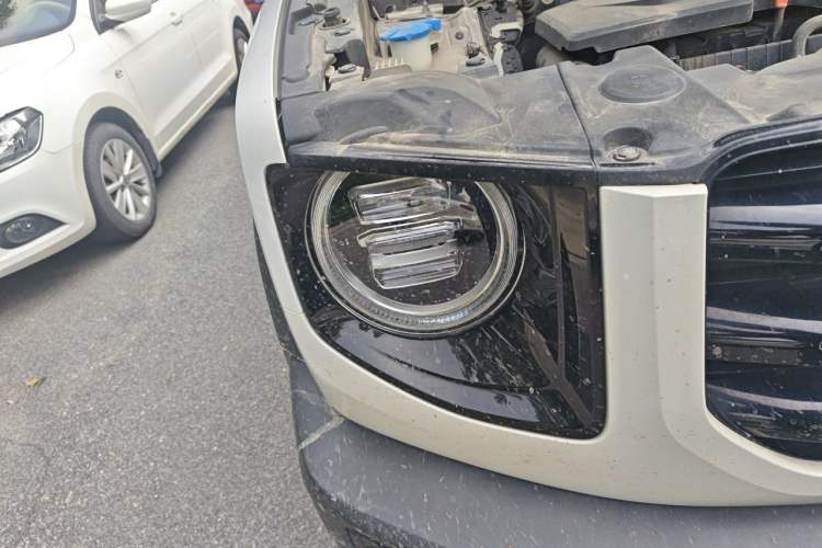 Used Haval DARGO 2021 1.5T DCT Two-Wheel Drive "Mǎquǎn" Edition Right Front Headlight