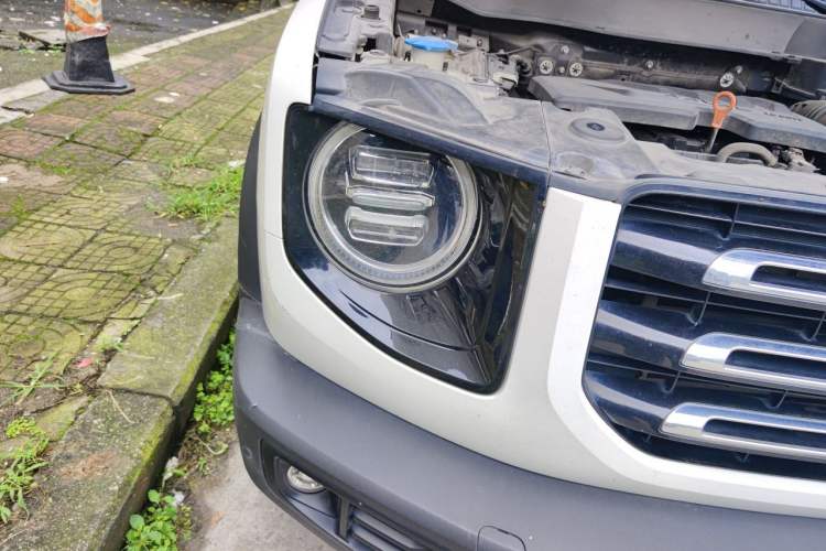 Used Haval DARGO 2021 1.5T DCT Two-Wheel Drive Border Collie Edition Right Front Headlight
