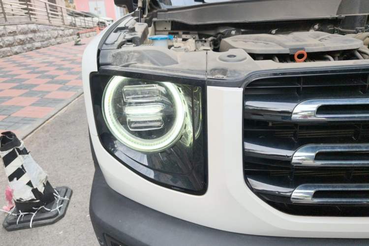 Used Haval DARGO 2021 2.0T DCT Two-Wheel Drive Chinese Mastiff Edition Right Front Headlight