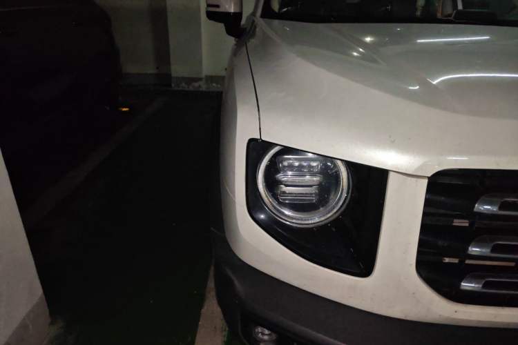 Used Haval DARGO 2021 1.5T DCT Two-Wheel Drive Labrador Edition Right Front Headlight