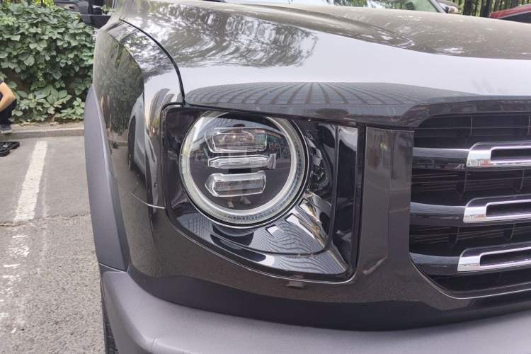 Used Haval DARGO 2021 2.0T DCT Two-Wheel Drive Chinese Mastiff Edition Right Front Headlight