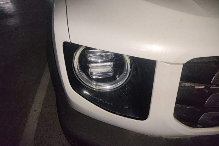 Used Haval DARGO 2021 Revised Version 1.5T DCT Two-Wheel Drive "Mǎquǎn" Edition Right Front Headlight