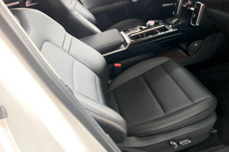 Used Haval DARGO 2021 1.5T DCT Two-Wheel Drive "Mǎquǎn" Edition Right Front Seat