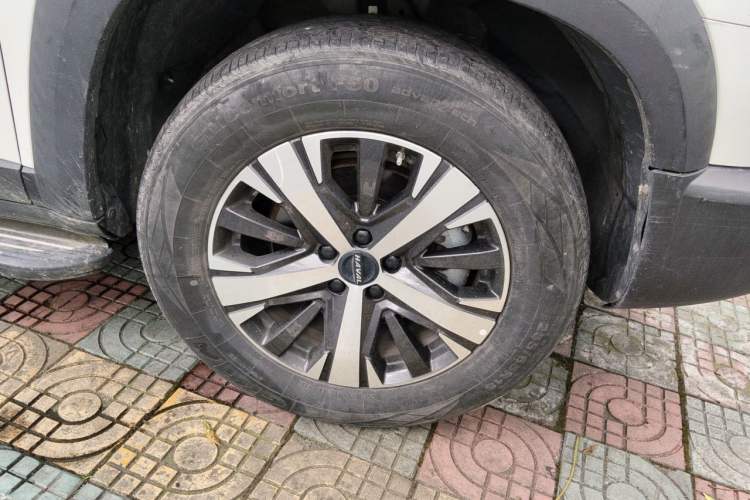 Used Haval DARGO 2021 1.5T DCT Two-Wheel Drive Labrador Edition Right Front Wheel Hub