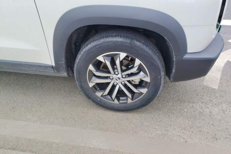 Used Haval DARGO 2021 1.5T DCT Two-Wheel Drive Border Collie Edition Right Front Wheel Hub