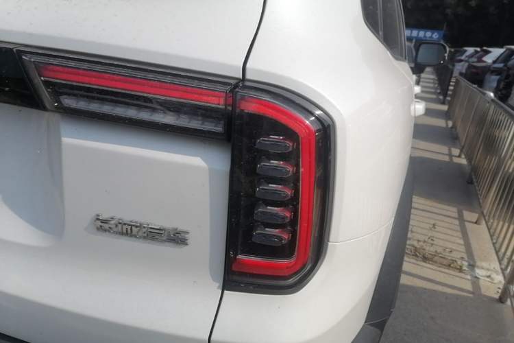 Used Haval DARGO 2021 1.5T DCT Two-Wheel Drive Husky Edition Right Rear Taillight