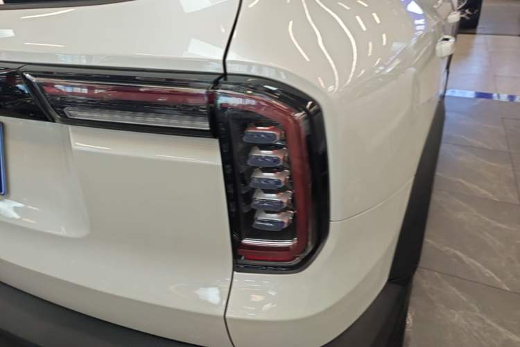 Used Haval DARGO 2021 1.5T DCT Two-Wheel Drive "Mǎquǎn" Edition Right Rear Taillight