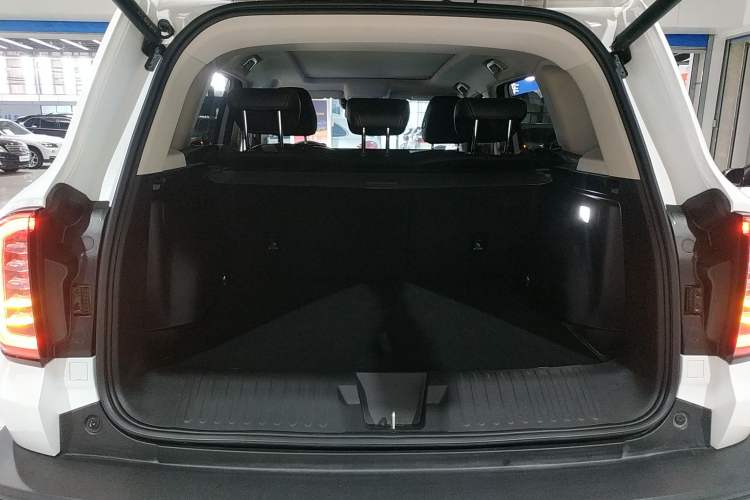 Used Haval DARGO 2021 Revised Version 2.0T DCT Four-Wheel Drive "Hao Tian Que" Edition Trunk