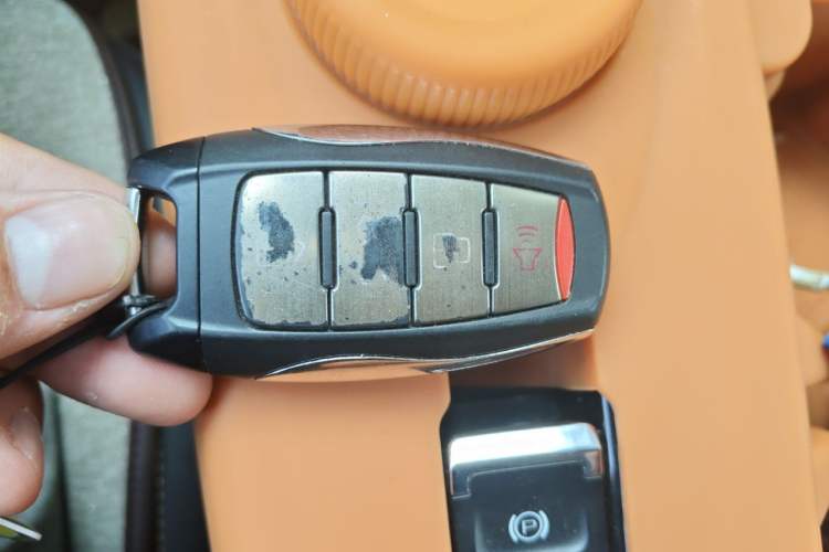 Used Haval DARGO 2021 2.0T DCT 4x4 Chinese Rural Dog Edition Vehicle Key
