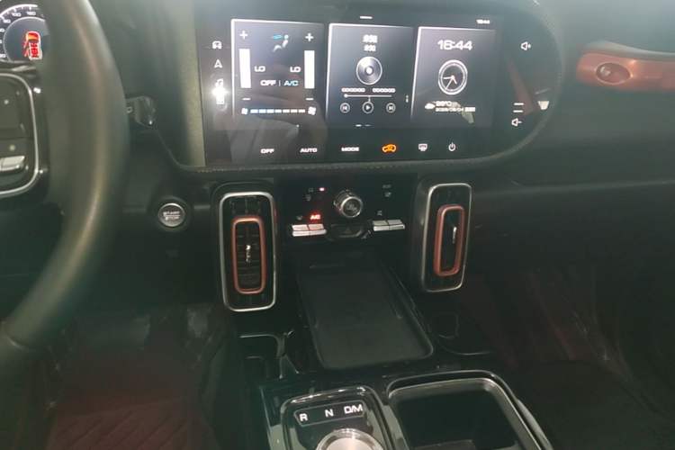Used Haval DARGO 2021 1.5T DCT Two-Wheel Drive Border Collie - Wangcai Edition Audio And AC Panel
