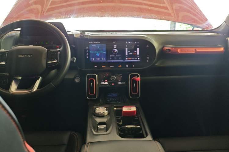 Used Haval DARGO 2021 2.0T DCT Two-Wheel Drive Chinese Mastiff Edition Audio And AC Panel