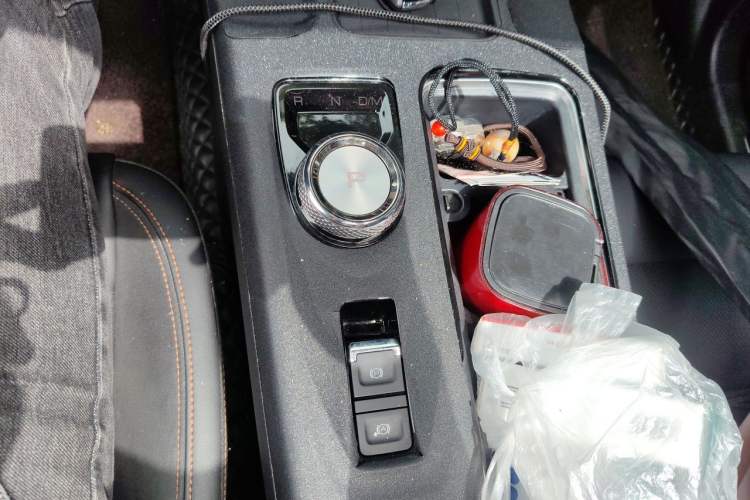 Used Haval DARGO 2021 Revised Version 2.0T DCT Four-Wheel Drive "Hao Tian Que" Edition Gear Lever