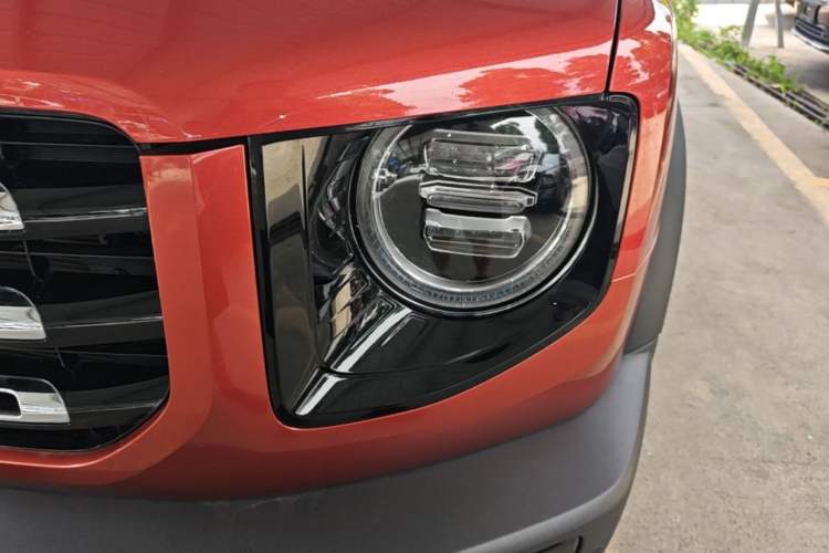 Used Haval DARGO 2021 2.0T DCT Two-Wheel Drive Chinese Mastiff Edition Left Front Headlight
