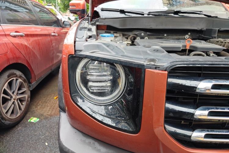 Used Haval DARGO 2021 1.5T DCT Two-Wheel Drive Labrador Edition Right Front Headlight