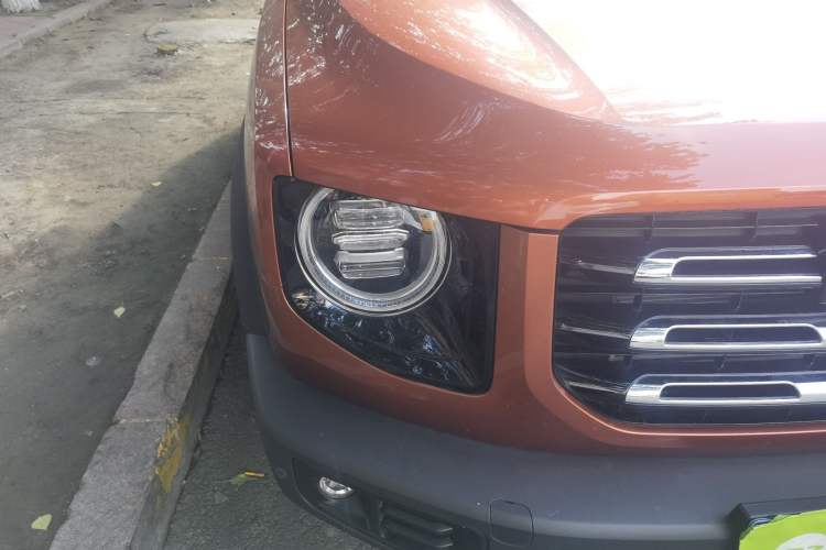 Used Haval DARGO 2021 1.5T DCT Two-Wheel Drive Border Collie Edition Right Front Headlight
