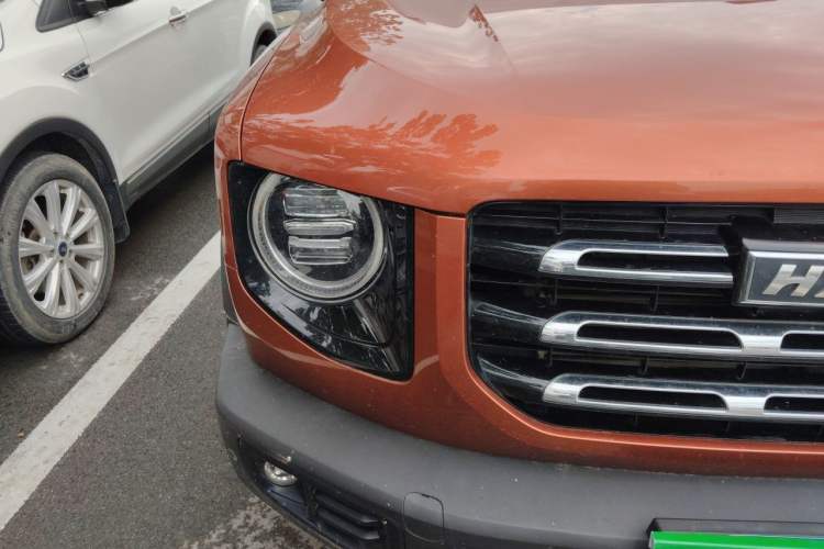 Used Haval DARGO 2021 1.5T DCT Two-Wheel Drive "Mǎquǎn" Edition Right Front Headlight