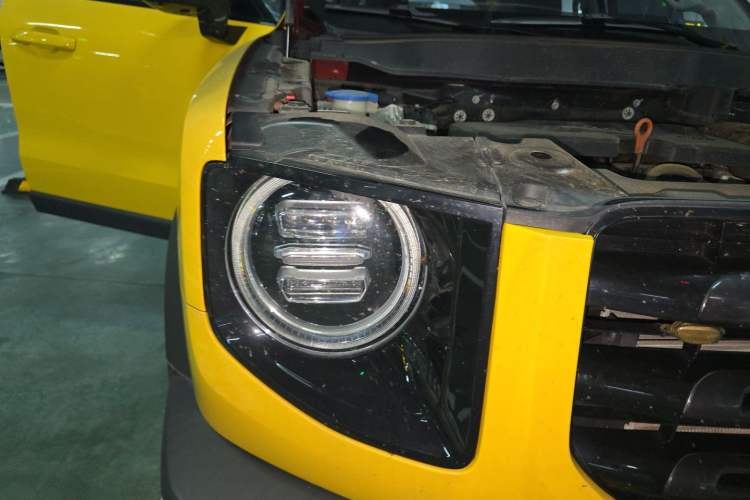 Used Haval DARGO 2021 1.5T DCT Two-Wheel Drive "Mǎquǎn" Edition Right Front Headlight