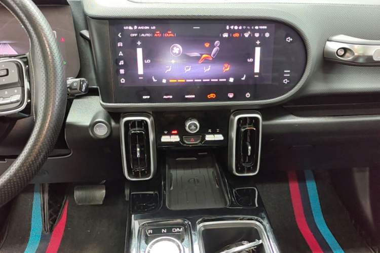 Used Haval DARGO 2022 2.0T DCT 4x4 Chinese Rural Dog Hunting Edition Audio And AC Panel