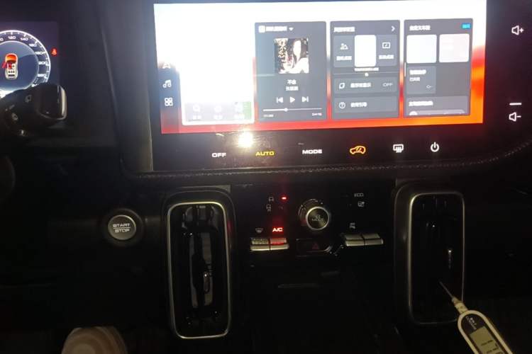 Used Haval DARGO 2022 2.0T DCT Two-Wheel Drive Huazhong Hound Edition Audio And AC Panel