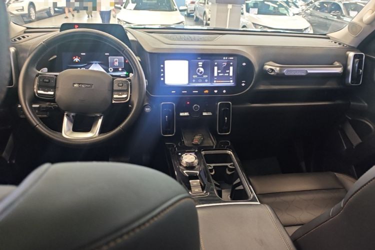 Used Haval DARGO 2022 2.0T DCT Two-Wheel Drive Huazhong Hound Edition Center Console