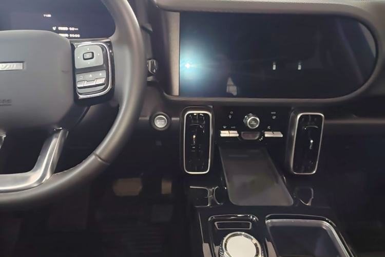 Used Haval DARGO 2022 1.5T DCT Two-Wheel Drive Mastiff Pursuit Edition Center Console