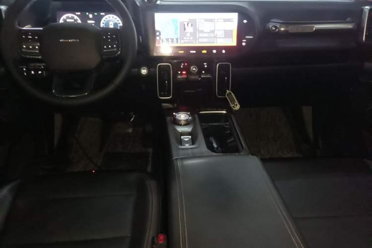 Used Haval DARGO 2022 2.0T DCT Two-Wheel Drive Huazhong Hound Edition Center Console