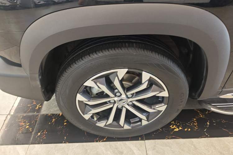Used Haval DARGO 2022 2.0T DCT Two-Wheel Drive Huazhong Hound Edition Left Front Wheel Hub