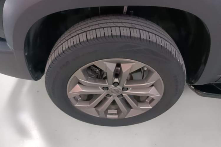 Used Haval DARGO 2022 1.5T DCT Two-Wheel Drive Border Collie Edition Left Front Wheel Hub