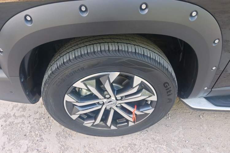 Used Haval DARGO 2022 1.5T DCT Two-Wheel Drive Mastiff Pursuit Edition Left Front Wheel Hub