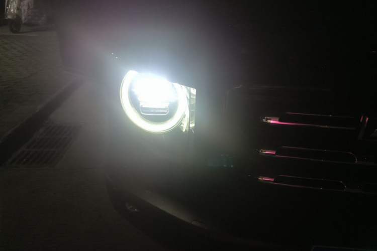 Used Haval DARGO 2022 2.0T DCT Two-Wheel Drive Huazhong Hound Edition Right Front Headlight